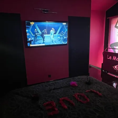 Love hôtel Du Moulin Rose 4*