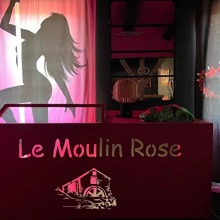 Love hôtel Du Moulin Rose 4*